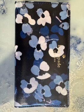 kate spade navy floral card holder with blue and white blossoms